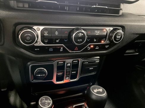 Used 2024 Jeep Wrangler Unlimited w/ Convenience Group AWD/4WD image 25