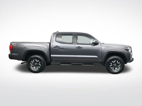 Used 2017 Toyota Tacoma TRD Off-Road image 4