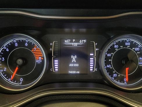 Used 2019 Jeep Cherokee Latitude w/ Cold Weather Group AWD/4WD image 23