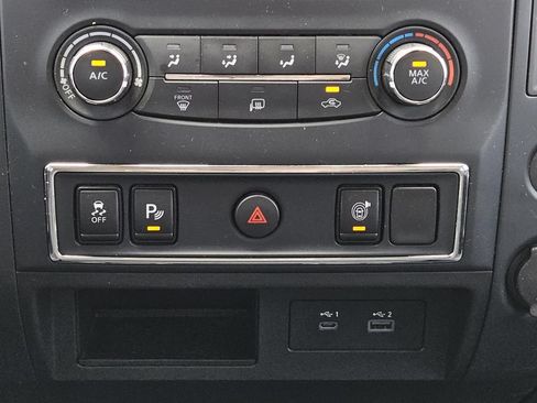 Used 2022 Nissan Titan SV RWD image 16