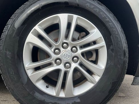 Used 2018 Buick Enclave Essence image 14