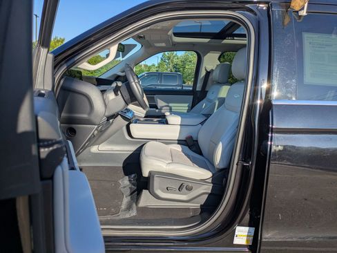 Used 2025 Ford Expedition Max Platinum w/ Driver's Package AWD/4WD image 12