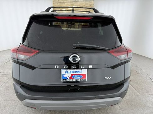 Used 2021 Nissan Rogue SV w/ Premium Package FWD image 4