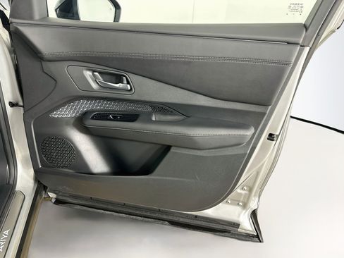 Used 2024 Nissan Ariya AWD image 31