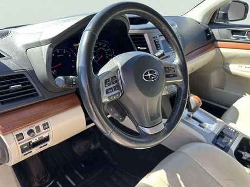 Used 2013 Subaru Outback 2.5i Limited AWD/4WD image 16