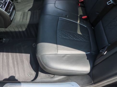 Used 2019 BMW 750i w/ Executive Package RWD image 19
