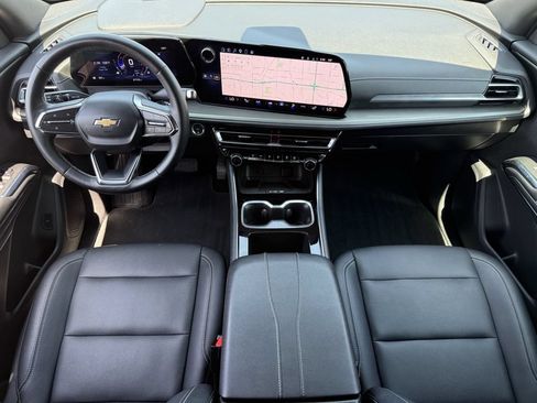 Used 2025 Chevrolet Traverse LT FWD image 10