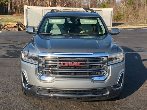 Used 2023 GMC Acadia SLT w/ Preferred Package image 3