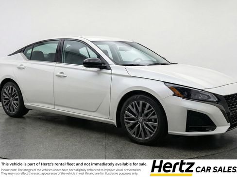 Used 2025 Nissan Altima 2.5 SV FWD image 1