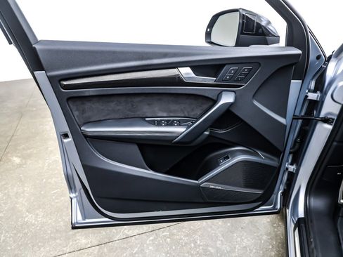 Used 2020 Audi SQ5 Premium Plus w/ Premium Plus Package image 21