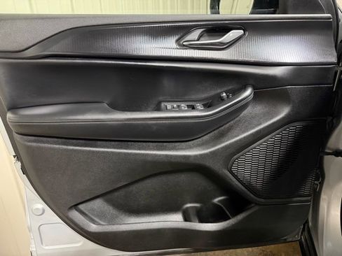 Used 2024 Jeep Grand Cherokee L Laredo image 12