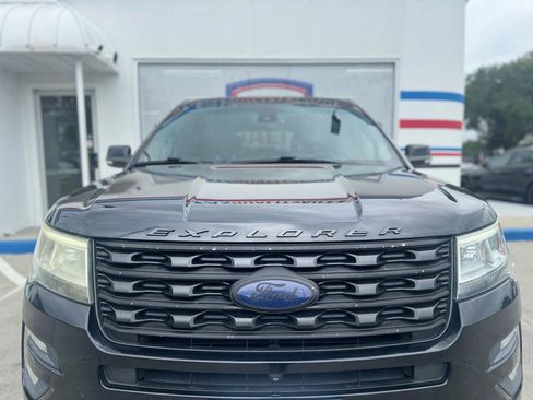 Used 2017 Ford Explorer Limited w/ Equipment Group 301A FWD image 10
