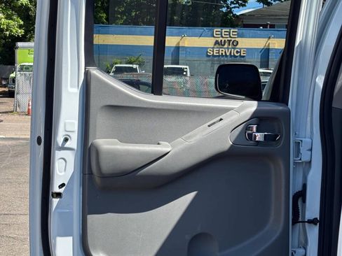 Used 2016 Nissan Frontier SV w/ SV Value Truck Package RWD image 11