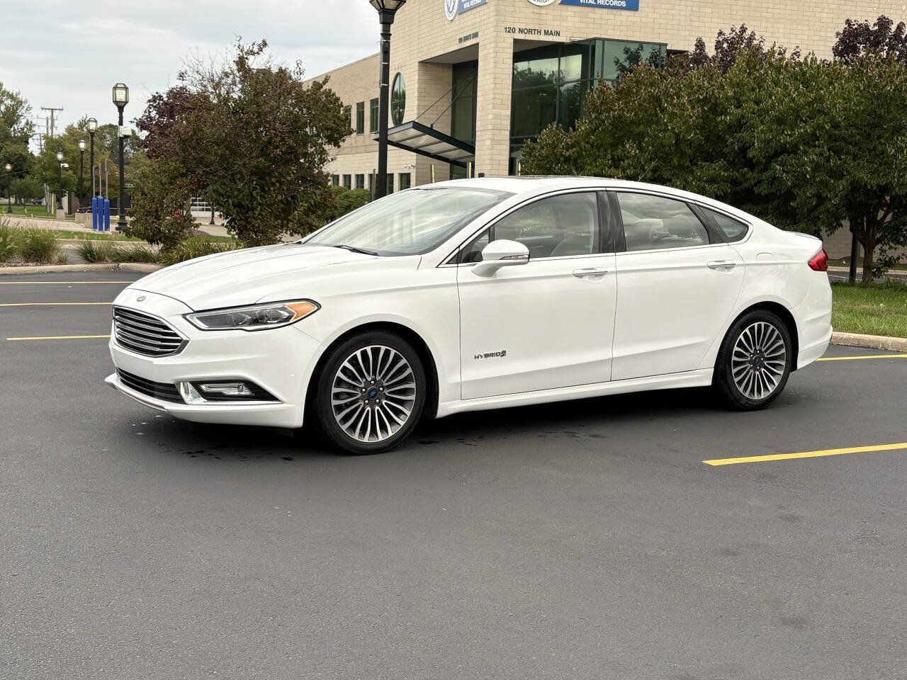 Used 2018 Ford Fusion Titanium FWD image 1