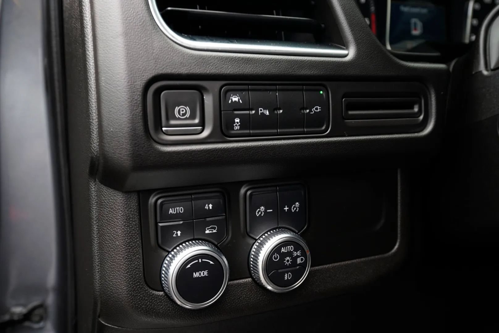 Used 2021 GMC Yukon XL SLT w/ Rear Media and Nav Package AWD/4WD image 24
