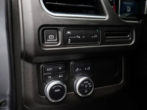 Used 2021 GMC Yukon XL SLT w/ Rear Media and Nav Package AWD/4WD image 24