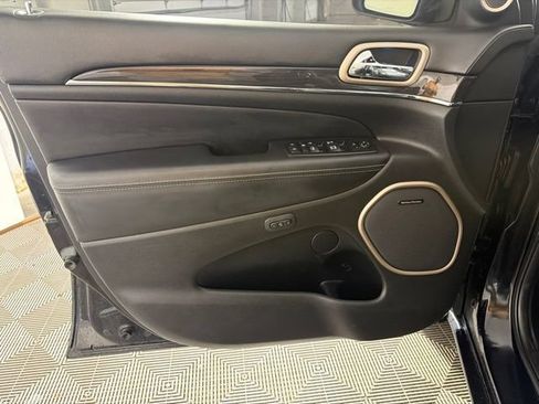Certified 2017 Jeep Grand Cherokee Overland AWD/4WD image 18
