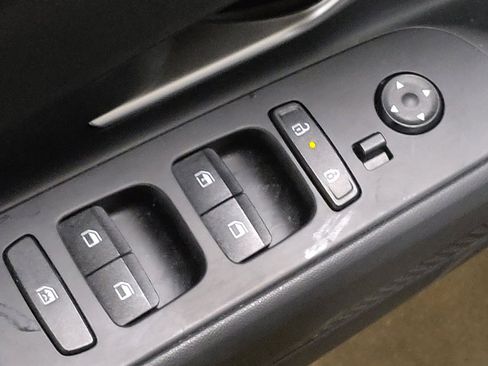 Used 2025 Hyundai Elantra SE FWD image 27