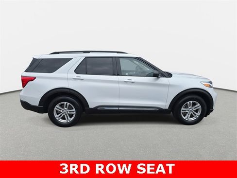 Used 2023 Ford Explorer XLT w/ Equipment Group 202A image 4