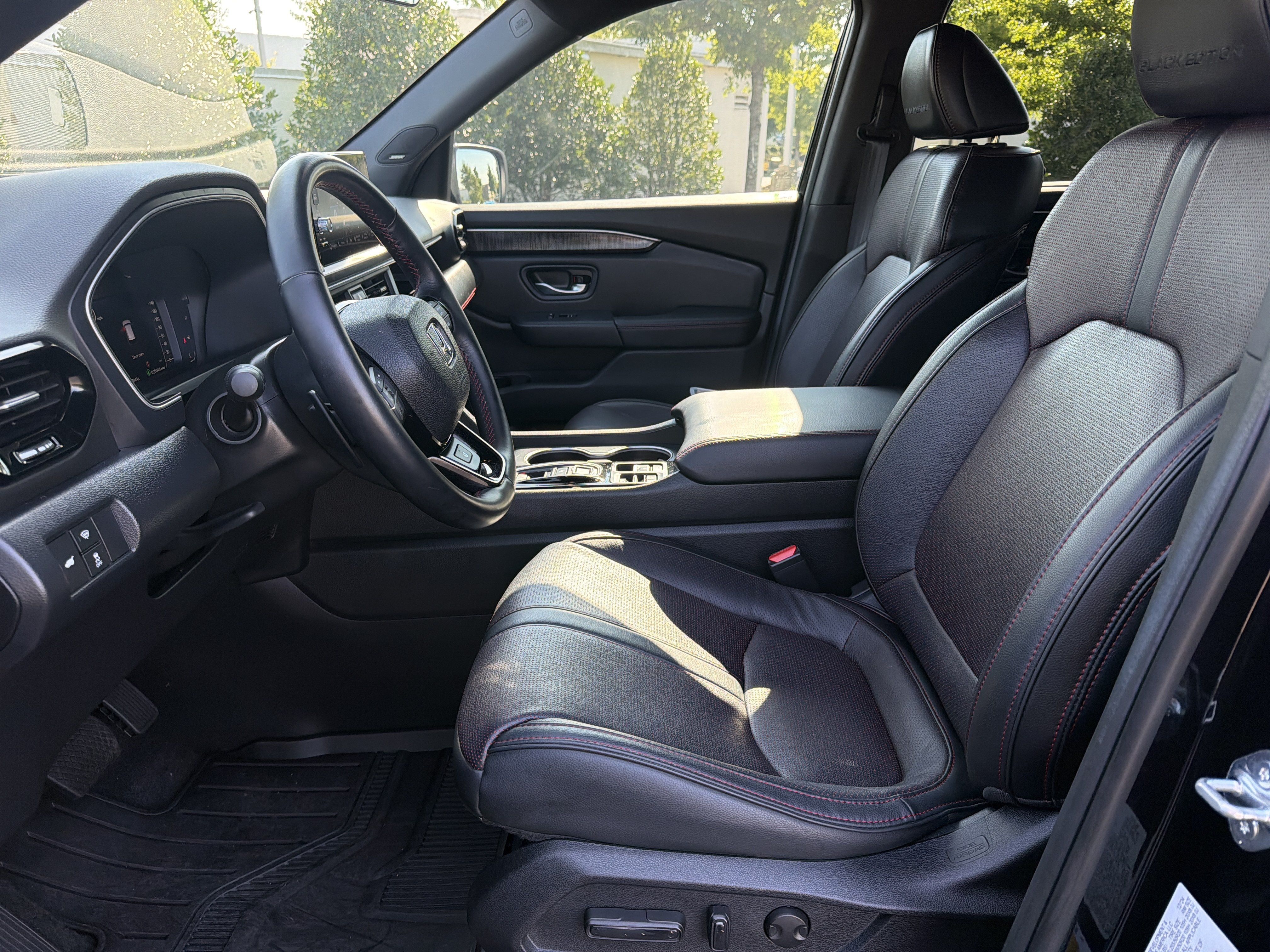 Certified 2025 Honda Pilot Black Edition image 27