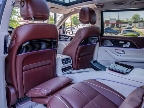 Used 2023 Mercedes-Benz Maybach GLS 600 4MATIC image 21