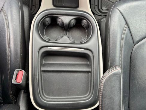 Used 2017 Chrysler Pacifica Touring-L image 23