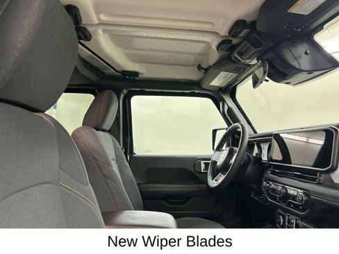 Used 2025 Jeep Wrangler Unlimited Sahara image 19