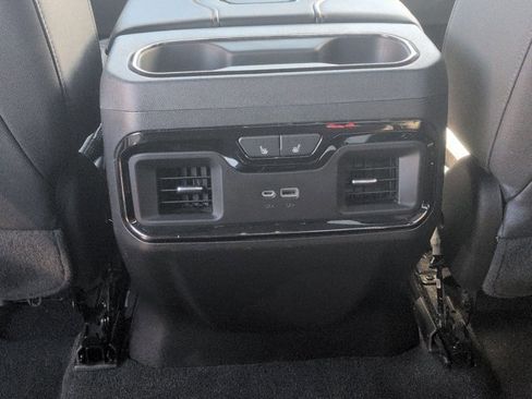 Used 2022 GMC Sierra 1500 AT4 image 17