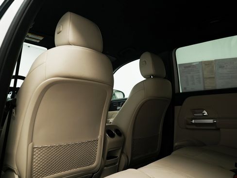 Used 2025 Mercedes-Benz GLB 250 4MATIC image 28