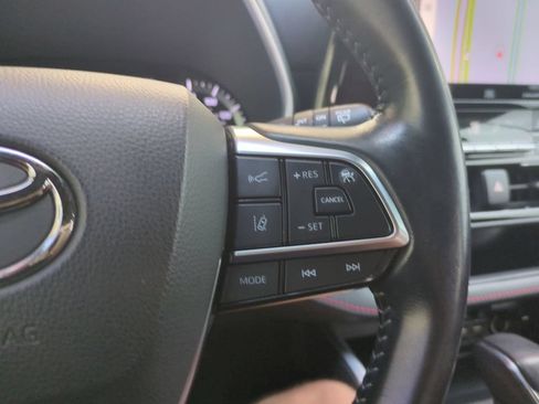 Used 2021 Toyota Highlander XSE FWD image 36
