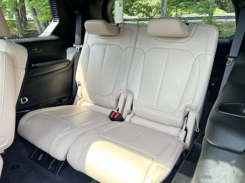 Certified 2025 Jeep Grand Cherokee L Limited w/ Trailer Tow Package AWD/4WD image 19