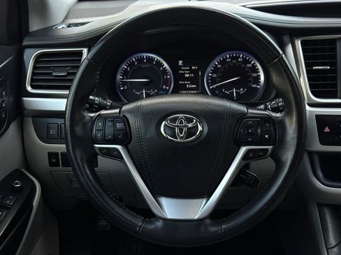 Used 2019 Toyota Highlander Limited FWD image 36