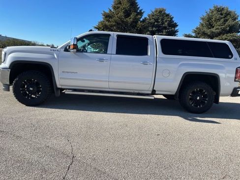 Used 2017 GMC Sierra 1500 SLT image 3