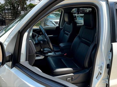 Used 2024 Nissan Frontier SL image 7