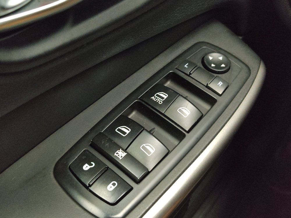 Used 2019 Jeep Cherokee Latitude w/ Popular Appearance Group FWD image 27