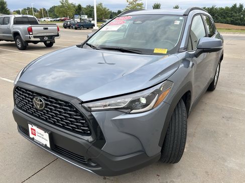 Used 2023 Toyota Corolla Cross LE w/ Moonroof Package AWD/4WD image 3
