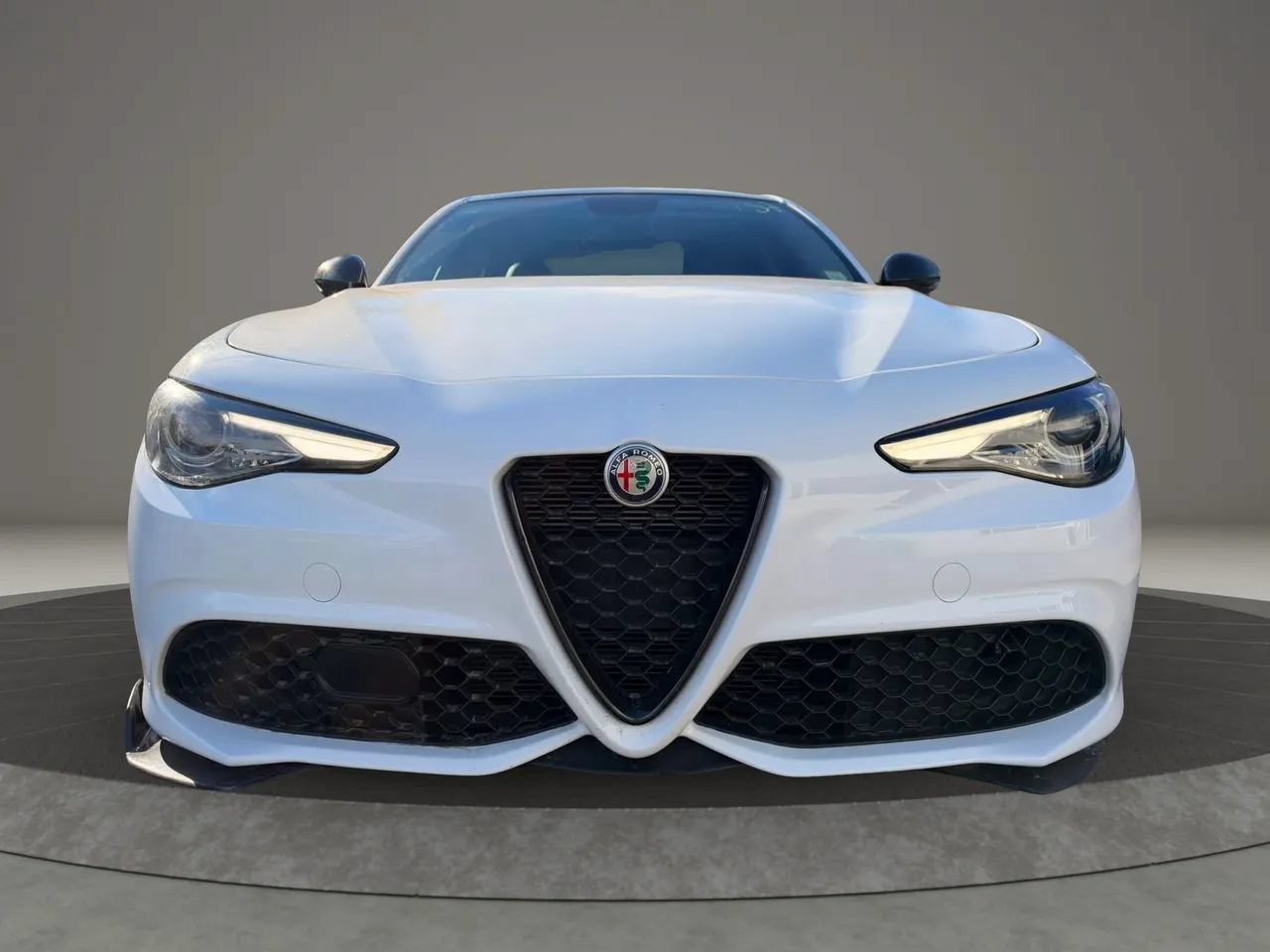 Used 2019 Alfa Romeo Giulia AWD w/ Quick Order Package 22J Sport image 7