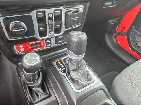 Used 2025 Jeep Wrangler Unlimited Rubicon image 29