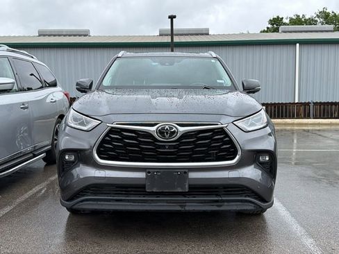 Used 2023 Toyota Highlander Limited AWD/4WD image 2