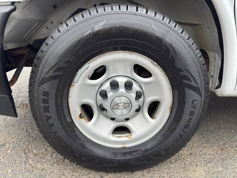 Used 2019 Chevrolet Express 2500 w/ Driver Convenience Package image 12