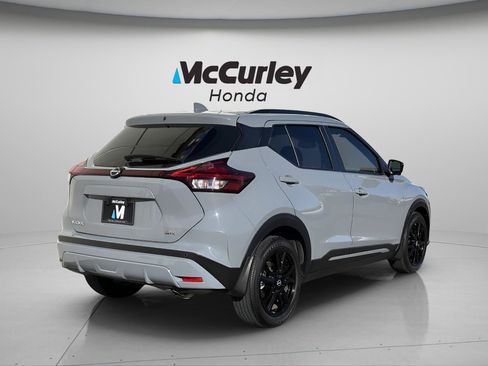 Used 2023 Nissan Kicks SR w/ SR Premium Package image 3