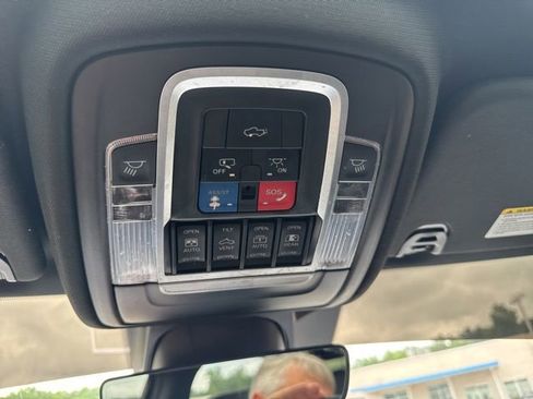 Used 2022 RAM 1500 Laramie AWD/4WD image 24