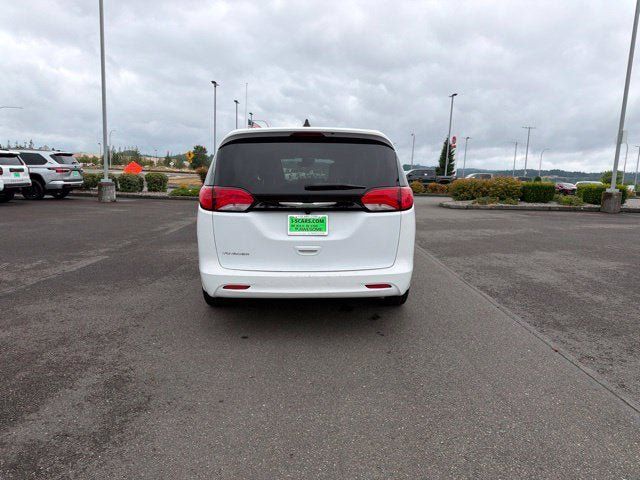Used 2023 Chrysler Voyager LX FWD image 7