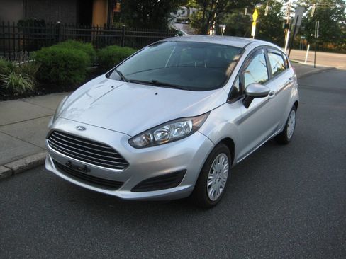Used 2017 Ford Fiesta S image 1