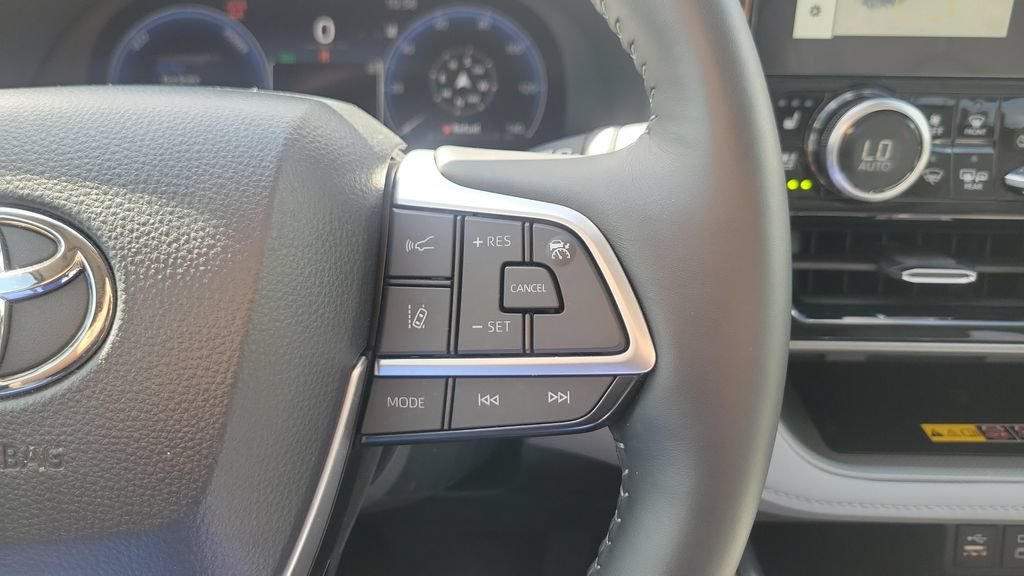 Certified 2026 Toyota Highlander Limited AWD/4WD image 21