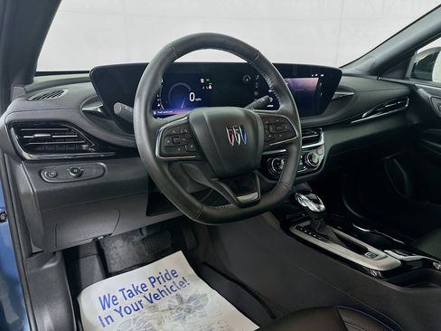 Used 2025 Buick Envista Sport Touring w/ Experience Buick Package FWD image 9