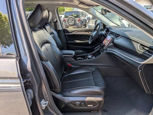 New 2023 Jeep Grand Cherokee Limited w/ Luxury Tech Group II AWD/4WD image 33