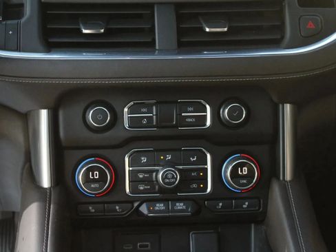 Used 2021 Chevrolet Tahoe Z71 w/ Z71 Signature Package image 22