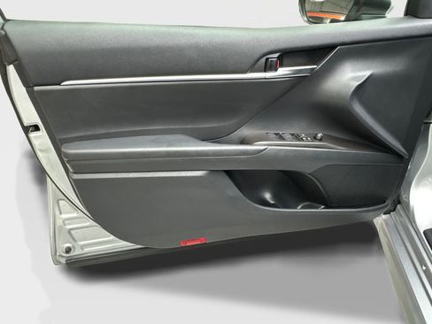 Used 2024 Toyota Camry SE image 30