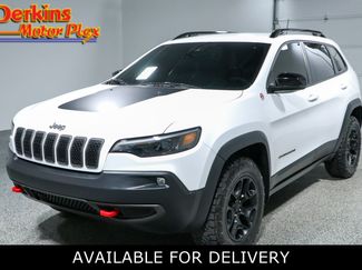 Used 2022 Jeep Cherokee Trailhawk w/ Premium Leather Package AWD/4WD video 1